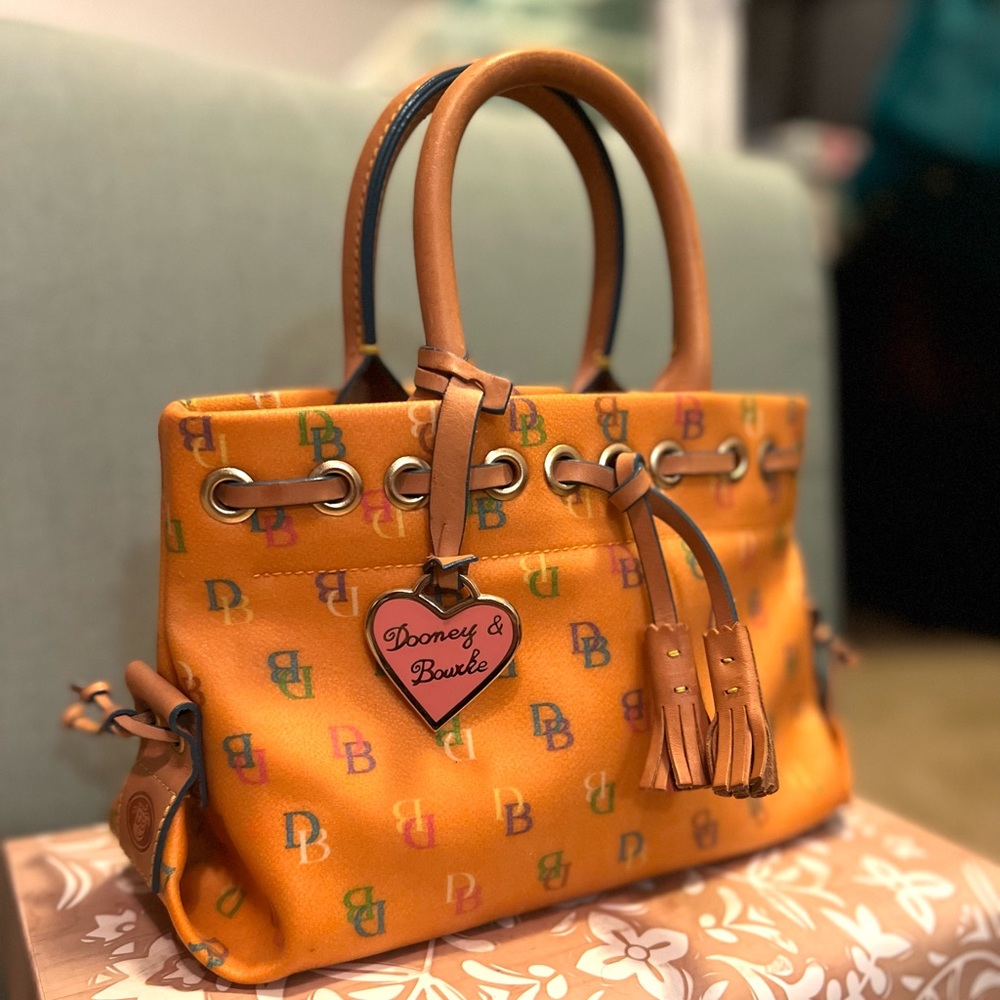 Cute Dooney & Bourke Purse